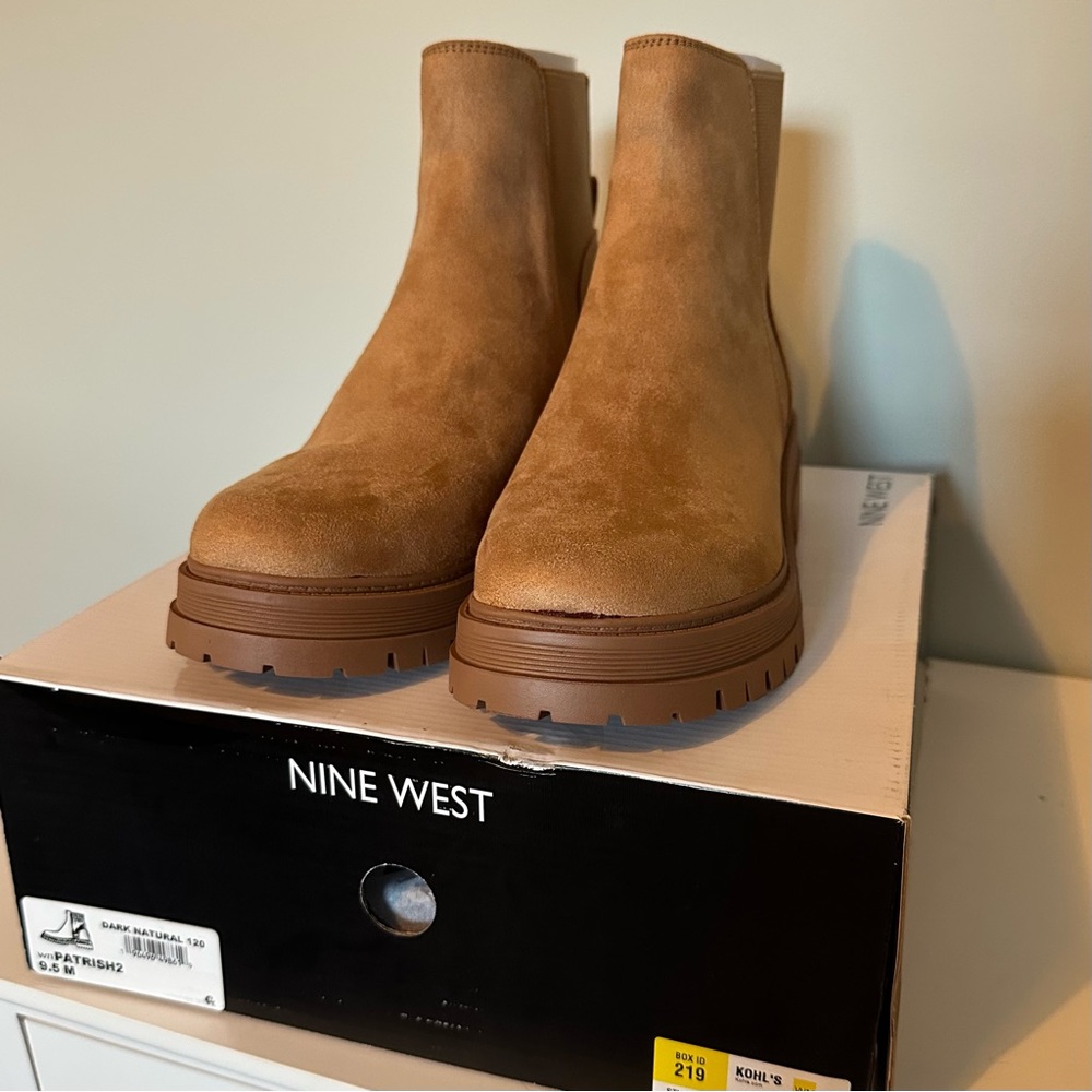 Women’s Nine West Parrish Chelsea Lug Boots Size 9.5 NWT